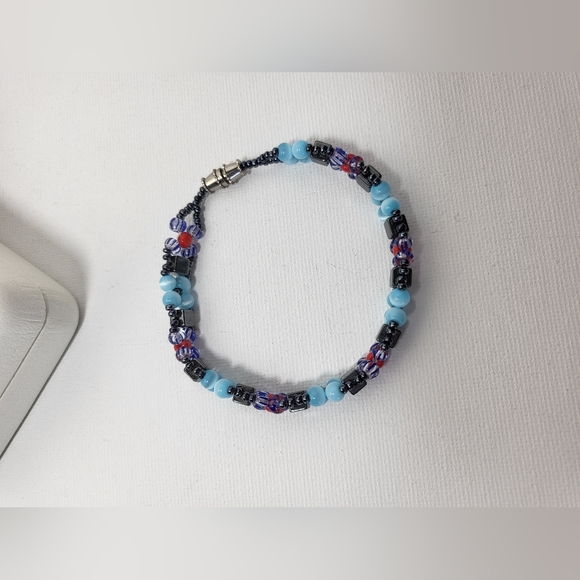 Floral Chain Bracelet - Picture 5 of 7